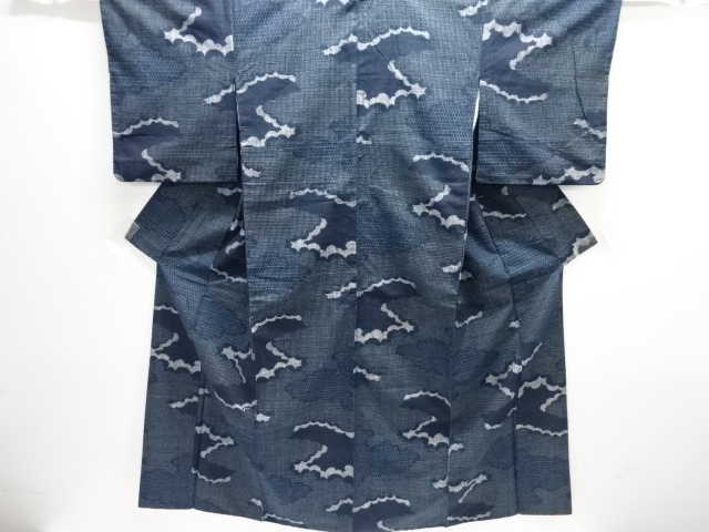 アンティーク　雲取りに亀甲絣織り出し手織り紬着物